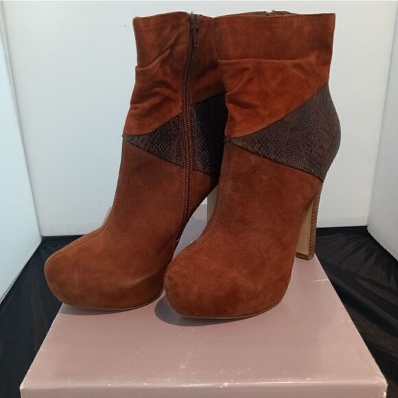 💯🔥BAKERS KATERINA SUEDE LEATHER BOOTIES 3" HEELS WOMEN'S SIZE 9.5- Gently Wor - Picture 6 of 11